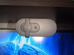 Веб-камера Logitech Brio 105 (960-001592) фото от покупателей 1