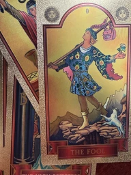 Карты Таро пластиковые в золоте THE FOOL фото от покупателей 1