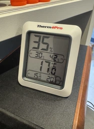 Цифровой термогигрометр ThermoPro TP50 для измерения температуры и влажности в комнате фото от покупателей 1