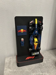 Стенд Підставка для Конструктора LEGO Speed Champions Болід F1 Oracle Red Bull Racing RB20 (77243) Ред Бул Рейсінг Формула 1 2024 - Чорний/Червоний фото від покупців 1