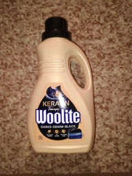 Жидкое средство для стирки Woolite для черных и джинсовых тканей с кератином 900 мл (5900627090413)