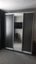 Шафа-купе тридверна MebelStar Комбо AL 2ДСП/Дзеркало 230x45x240 см Аляска біла (MBS-2099) фото від покупців 1