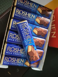 Упаковка шоколадных батончиков Roshen Батон молочно-шоколадный с начинкой крем-брюле 43 г х 30 шт (4823077613647)