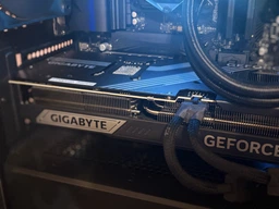 Відеокарта Gigabyte GeForce RTX 5070 Ti WINDFORCE OC SFF 16G (GV-N507TWF3OC-16GD) фото від покупців 4