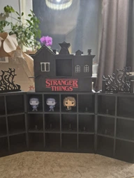 Полиця Display Дім для Зберігання Фігурок Stranger Things Kinder Joy Funko Pop Stand з Демогоргоном / Для 24 Фігурок з Серіалу Дивні Дива