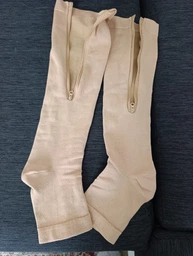 Гольфы для профилактики варикоза компрессионные эластичные Zip Sox, утягивающие гольфы для снятия усталости и отеков ног с молнией, размер S/M, 2 шт в комплекте Бежевые, ZSG-150-S/M-Beige фото от покупателей 3