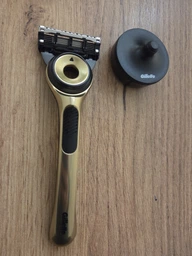 Набор мужской для бритья Станок (Бритва) Gillette Labs c 1 картриджем и креплением, косметичка и гель для бритья фото от покупателей 3