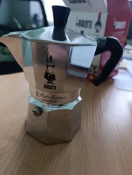 Кавоварка гейзерна Bialetti Moka Express (0.190 л – на 4 чашки) фото від покупців 8