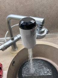Проточный водонагреватель на кран 3000 Вт, мини-бойлер насадка с нагревом воды до 60°C и комплектом для установки, электрический водонагреватель для кухни и ванной Белый FXD-113-1 фото от покупателей 7