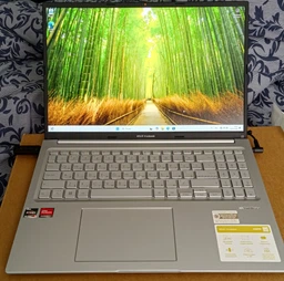 Ноутбук ASUS VivoBook 16 M1605YA-MB542 (90NB10R2-M00V70) Cool Silver / 16" IPS WUXGA / AMD Ryzen 5 7430U / RAM 16 ГБ / SSD 512 ГБ / Подсветка клавиатуры фото от покупателей 1