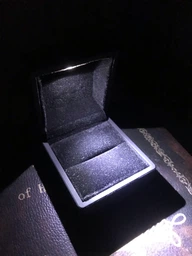 Футляр з підсвіткою для каблучки "Сяйво" чорний фото від покупців 5