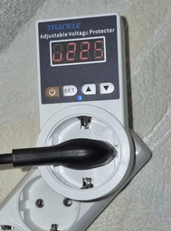 Реле напруги в розетку з дисплеєм Taxnele 220В 16А фото від покупців 5