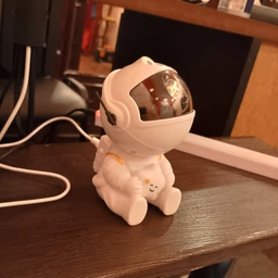 Нічник проектор зоряного неба Космонавт с зірочкою, від USB, з пультом, колір чорний