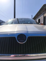 Эмблема Шкода Skoda 80 мм значок Octavia Tour, A5,Fabia,Rapid, Superb 5J0853621AAUL 79 мм
