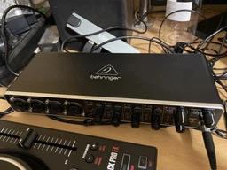 Аудиоинтерфейс Behringer U-Phoria UMC404HD
