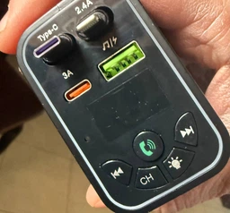 FM-модулятор трансмиттер Bluetooth 5.0 с выдвижными кабелями Type-C/Lightning и быстрой зарядкой 100W Черный фото от покупателей 1
