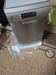 Посудомийна машина Electrolux ESS64321SX