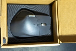 Мышь Logitech MX Master 4 Performance Wireless/Bluetooth Pale Grey (910-007563) фото от покупателей 10
