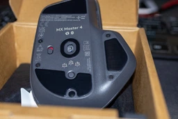 Мышь Logitech MX Master 4 Performance Wireless/Bluetooth Pale Grey (910-007563) фото от покупателей 7