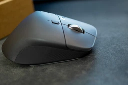 Мышь Logitech MX Master 4 Performance Wireless/Bluetooth Pale Grey (910-007563) фото от покупателей 6