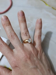 Кольцо Xuping Jewelrу широкое гладкие бока с камнем 8 мм р 15 золотистое фото от покупателей 1
