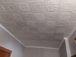 3D панель самоклеящаяся декоративная потолочная 700х700х4 мм белая