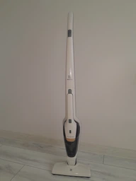 Аккумуляторный пылесос Electrolux EERC75SW фото от покупателей 3