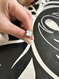 Серьги Fashion Jewelry белый клевер английский замок серебристый цвет (SVS)