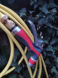 Пістолет-розпилювач для поливу з плавним регулюванням потоку води LUXURY INTERTOOL GE-0017
