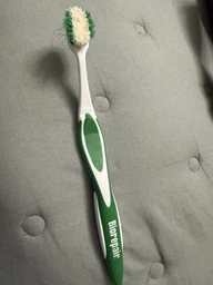 Зубная щетка BioRepair Совершенная чистка Средней жесткости для ежедневного ухода Зеленая (8017331047941_green) фото от покупателей 1