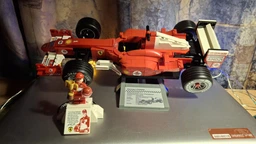 Конструктор LEGO Icons Ferrari F2004 та Michael Schumacher 735 деталей (11375)