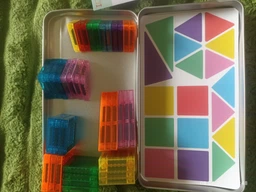 Різнокольорові Магнітні Міні-Блоки Magnetic Blocks Tiles 40 деталей 3D Магнітний Конструктор Дитячий для Хлопчиків та Дівчаток Розвиваючий Ігровий Набір для Подорожей у Металевому Боксі фото от покупателей 10