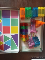 Різнокольорові Магнітні Міні-Блоки Magnetic Blocks Tiles 40 деталей 3D Магнітний Конструктор Дитячий для Хлопчиків та Дівчаток Розвиваючий Ігровий Набір для Подорожей у Металевому Боксі
