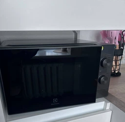 Микроволновка Electrolux EMZ421MMK 1000 Вт черная 4824225 фото от покупателей 1