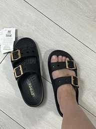 Жіночі шльопанці для пляжу Crocs Saturday Metallic Buckle Sandal W 213316 Cірі W7/37-38/23-23.5см