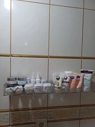 Полиця для ванної туалету кухні душу настінна універсальна поличка без свердління настінна 2 штуки чорно прозора фото від покупців 4