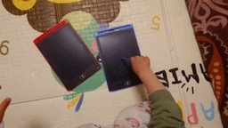 Дитячий графічний кольоровий LCD планшет Grant, дошка для малювання та записів 8.5" зі стилусом, синій фото від покупців 1