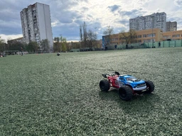 Монстр трак машинка радиоуправляемая игрушка детский джип автомобиль на пульте управления с USB зарядкой трюковая гоночная скоростная маневренная с подсветкой передними фарами для дома и на улице бездорожья поворов 360° 1:16 35 км/ч, подарок KLODY SL-16