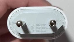 Комплект Зарядное устройство Foxconn с быстрой зарядкой 20W USB-C + Кабель USB-C - Lightning 20W 1 м White для Apple iPhone (37431-be)