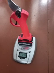 Секатор акумуляторный VOLLYX RED 21V кусторез садовые ножницы + 2 аккумулятора + кейс фото от покупателей 9