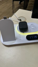 Беспроводная зарядная док станция для apple айфона часов наушников 3 в 1 докстанция с часами универсальная беспроводная зарядка на айфон iphone airpods iwatch эпл вотч 1-10 series QINETIQ i6 led clock rgb 30w докстанции белая + адаптер в подарок фото от покупателей 2