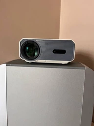 Проектор домашний кинотеатр LED портативный Wi-Fi Android 720P HD 120 ANSI люмен с автофокусом автокоррекцией трапеции голосовым управлением пультом с поворотом 180° для просмотра фильмов сериалов игр на стену потолок компактный для дома квартиры отдыха фото от покупателей 2