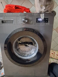 Фронтальная стиральная машина LG, 65 кг, 1200 об/мин, класс энергопотребления В, 44 см, с дисплеем, функцией пара, инверторный двигатель, черный цвет (629109) фото от покупателей 7