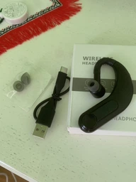 Бездротова Bluetooth гарнітура цифрова з навушним кріпленням Hands Free M22 фото від покупців 2