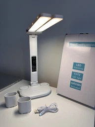 Лампа настольная светодиодная с LED-дисплеем и часами, складной аккумуляторный светильник для чтения и обучения с регулировкой яркости, 3 режимами света и подставкой органайзером, для офиса и дома, SLV-26-White фото от покупателей 1