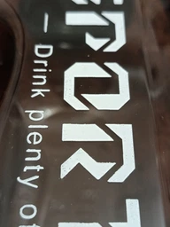Пляшка SPORTS 2700 мл — Чорна BPA-free, ударостійка, з герметичною кришкою та посиленою ручкою