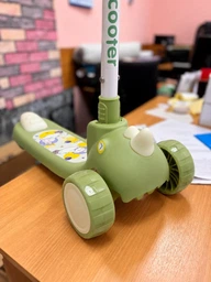 Самокат триколісний дитячий з LED колесами музикою підсвіткою регульоване кермо ніжне гальмо складний транспорт для катання дітей фото від покупців 7