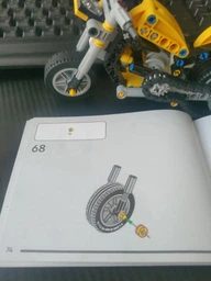 Конструктор LEGO Technic Желтый мотоцикл 151 деталь (42225)