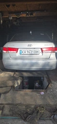 Накладка на задний бампер Hyundai Sonata универсальный цвет черно серебристый фото от покупателей 1