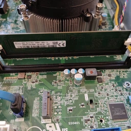 пам'ять DDR4 8GB Hynix 2400 MHz, CL17, 1.2 V (HMA81GU6AFR8N-UH)